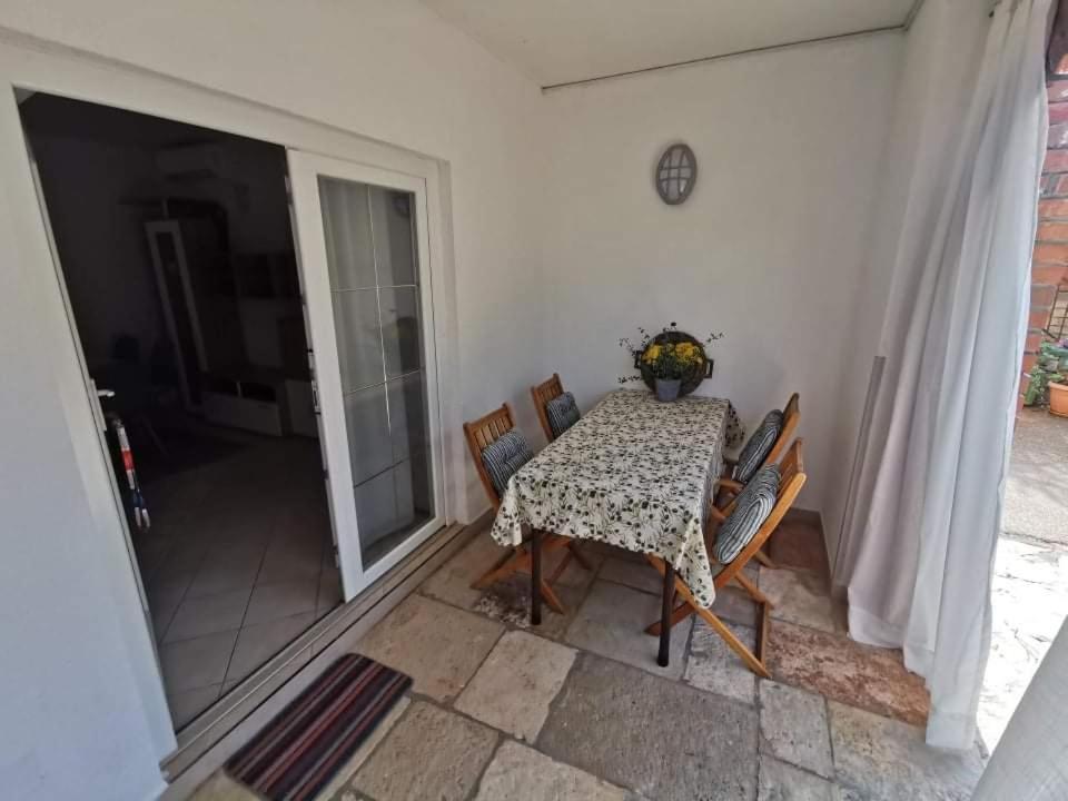 App Carla Apartment Novigrad  ภายนอก รูปภาพ