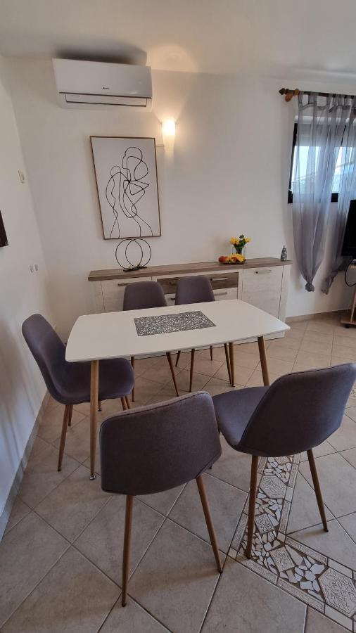 App Carla Apartment Novigrad  ภายนอก รูปภาพ
