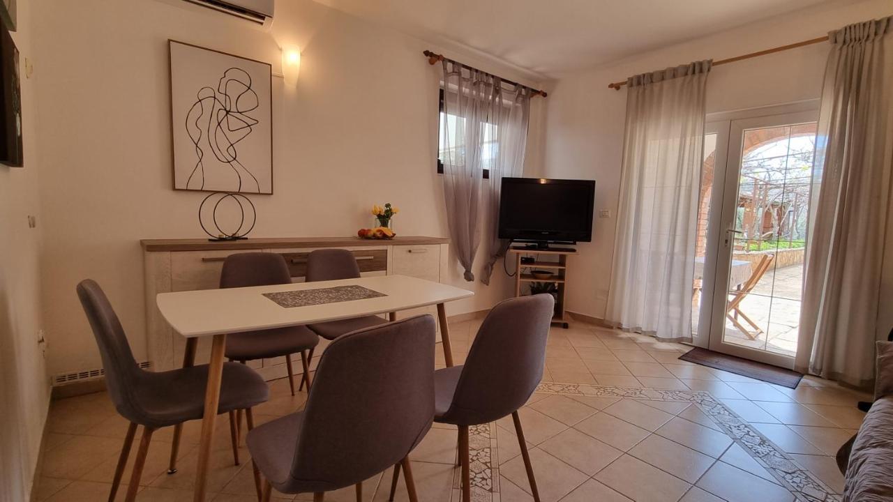 App Carla Apartment Novigrad  ภายนอก รูปภาพ